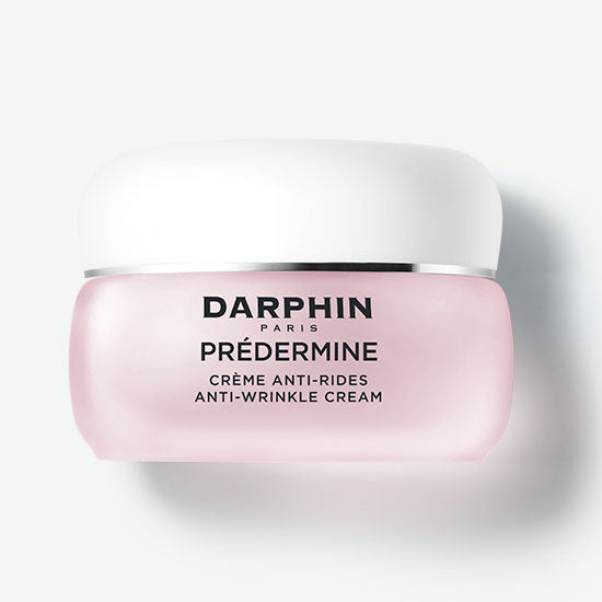 Juonteita hoitava voide ikääntyneelle iholle