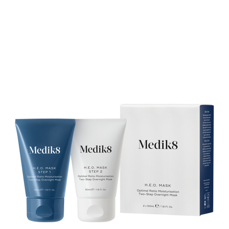 Kaksivaiheinen kosteuttava yönaamio kuivalle iholle