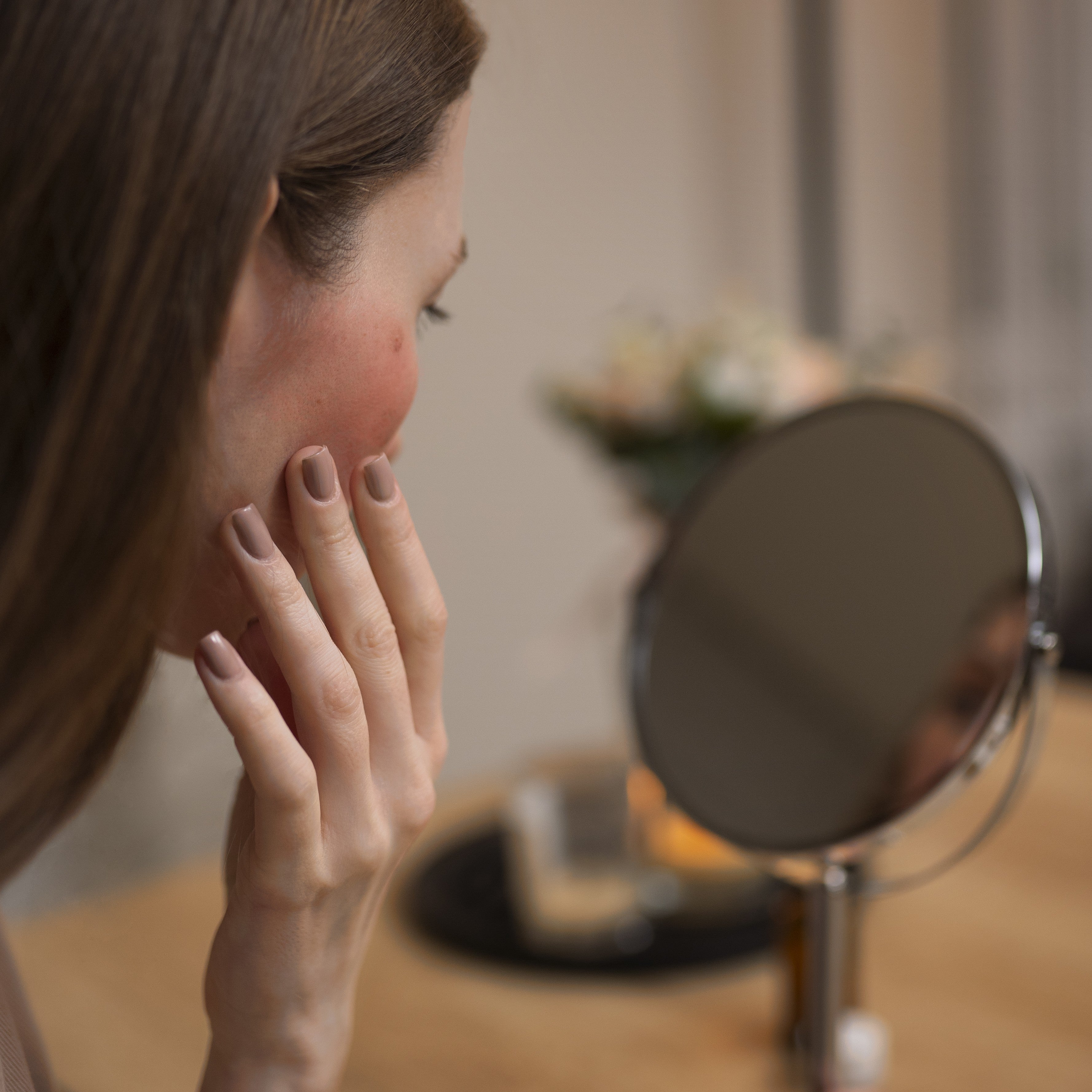 Ammattilaiskosmetiikkaa iho-ongelmien hoitoon.